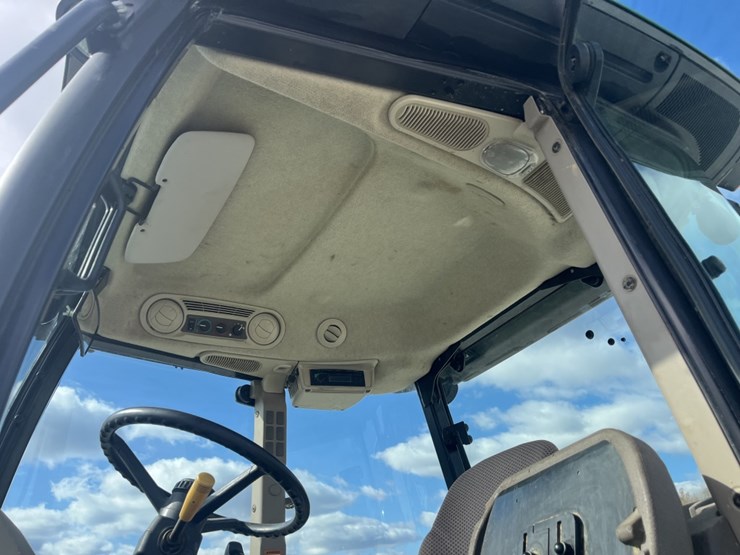 john-deere-6135e-image-10