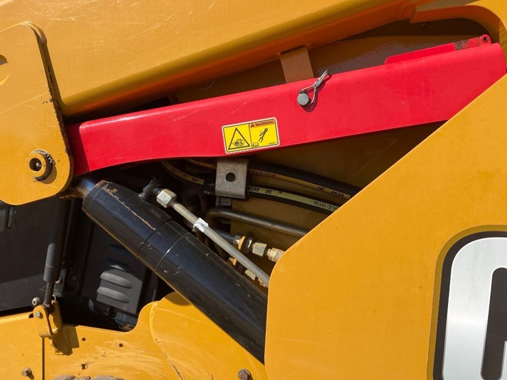 2020-caterpillar-299d3-image-21