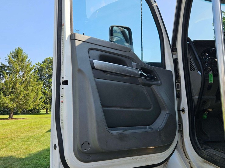 2019-kenworth-t880-image-21