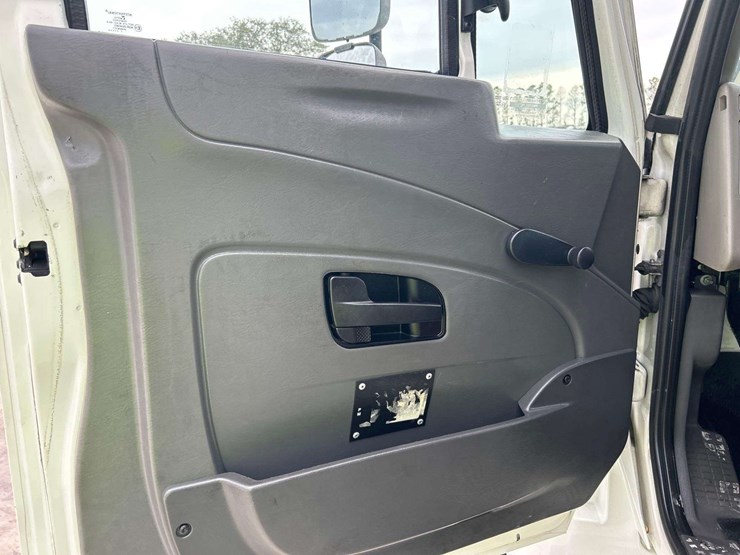 2018-international-durastar-4300-image-14