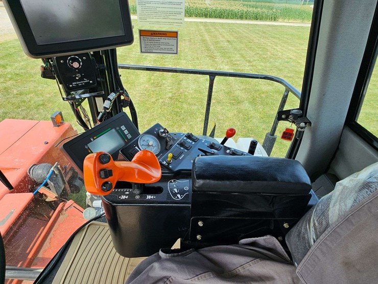 hesston-8550s-self-propelled-mower-conditioner-image-21