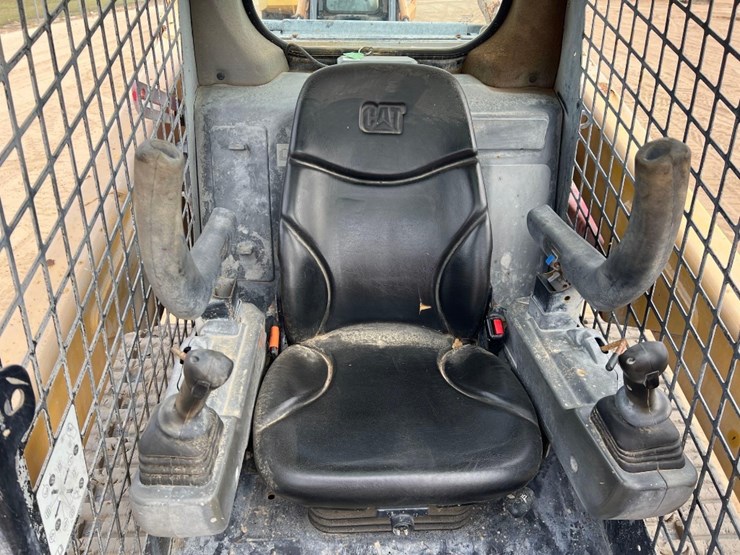 2021-caterpillar-259d3-image-30