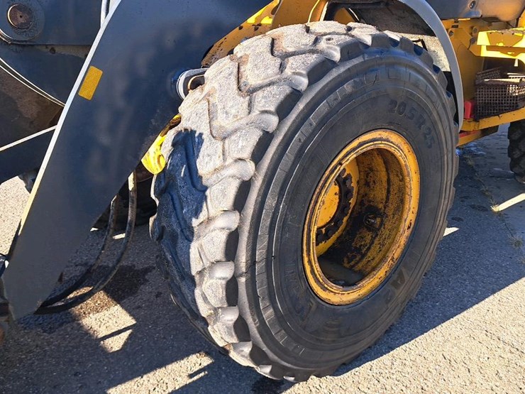 2018-deere-544k-image-42