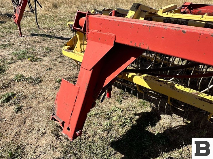 new-holland-216-image-18