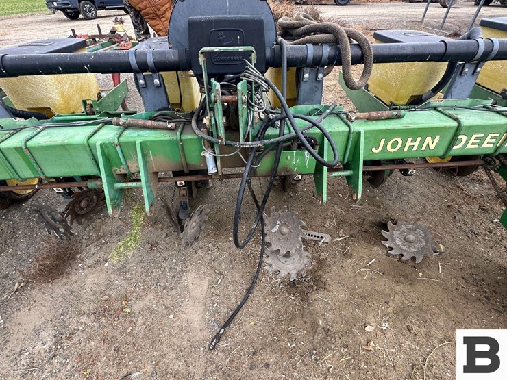 john-deere-7300-image-11