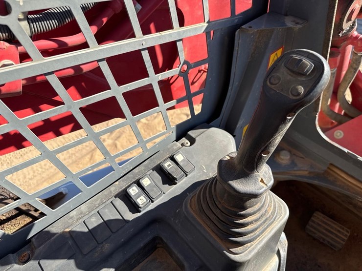 2019-takeuchi-tl12v2-image-25