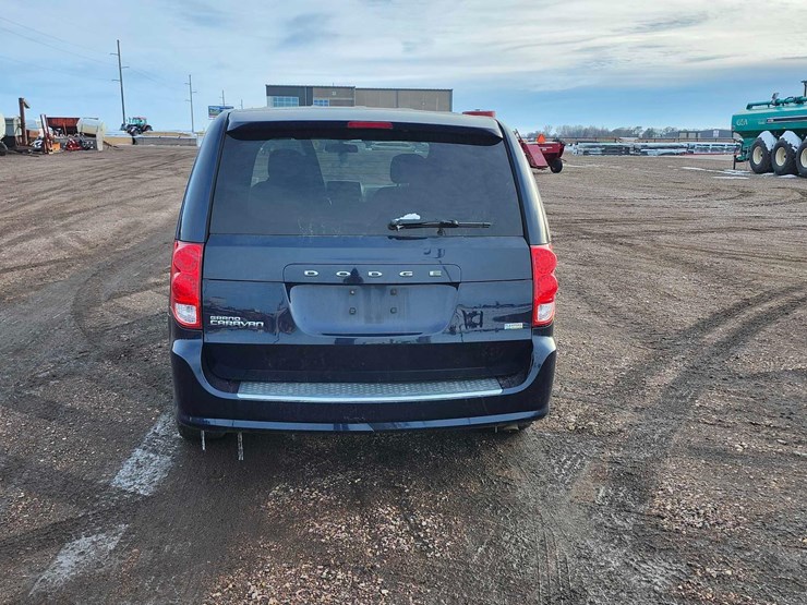 2015-dodge-grand-caravan-se-image-8