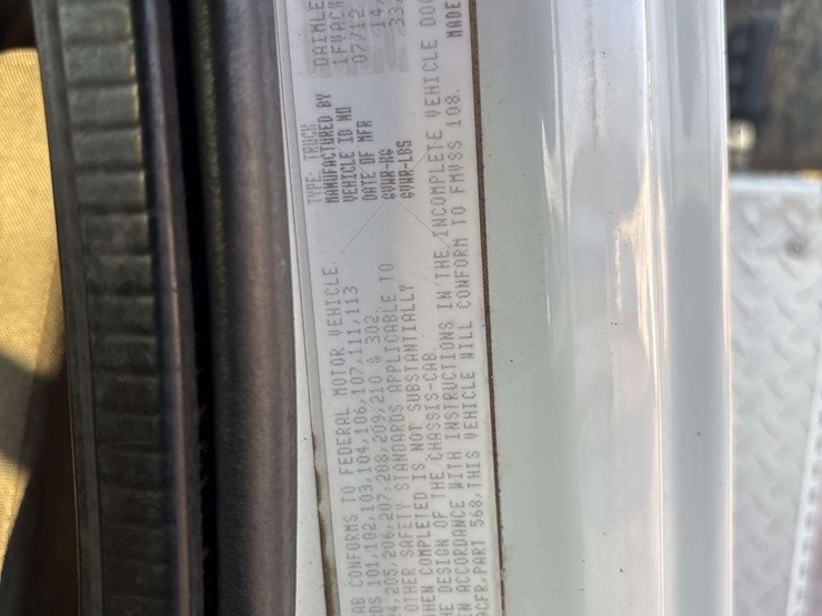 2013-freightliner-m2-106-image-5