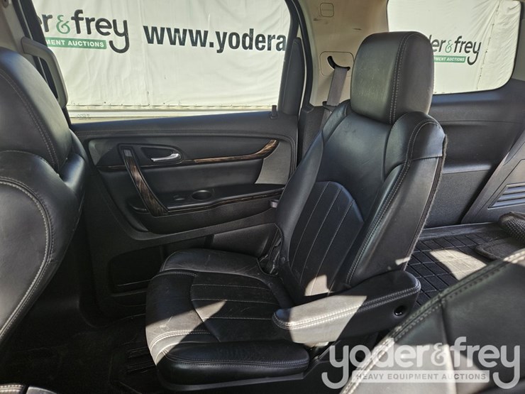 2014-gmc-acadia-image-19