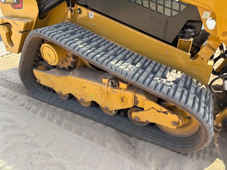 2023-caterpillar-259d3-image-13