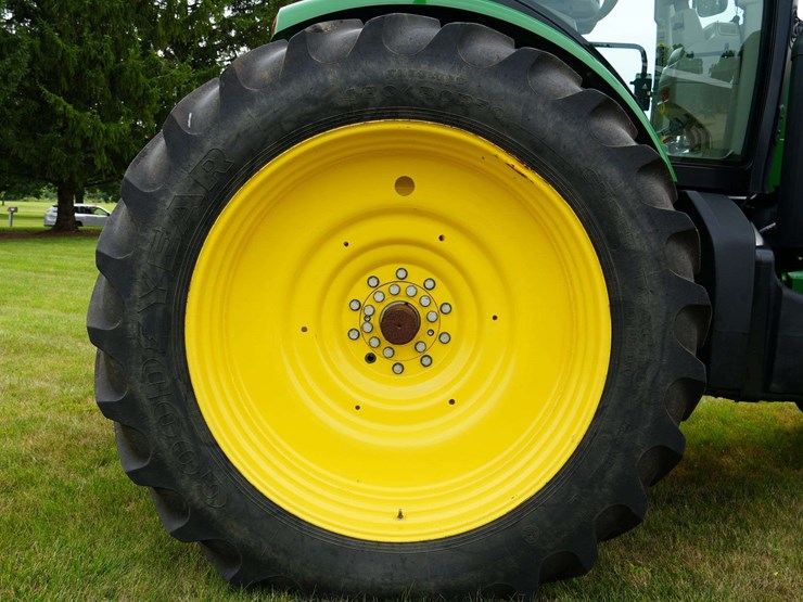 2011-john-deere-8285r-image-33