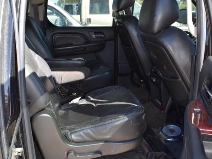 2014-lincoln-escalade-esv-(runs,-but-check-engine-light-is-on)-(vin-#-1gys3-image-9