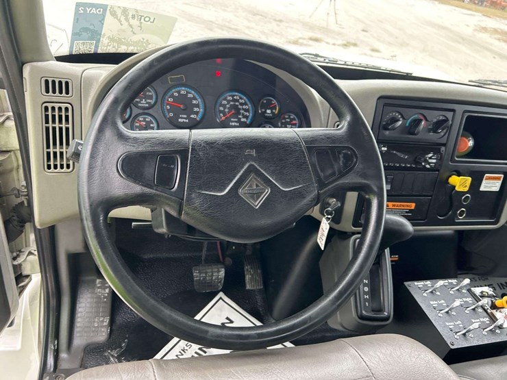 2018-international-durastar-4300-image-12