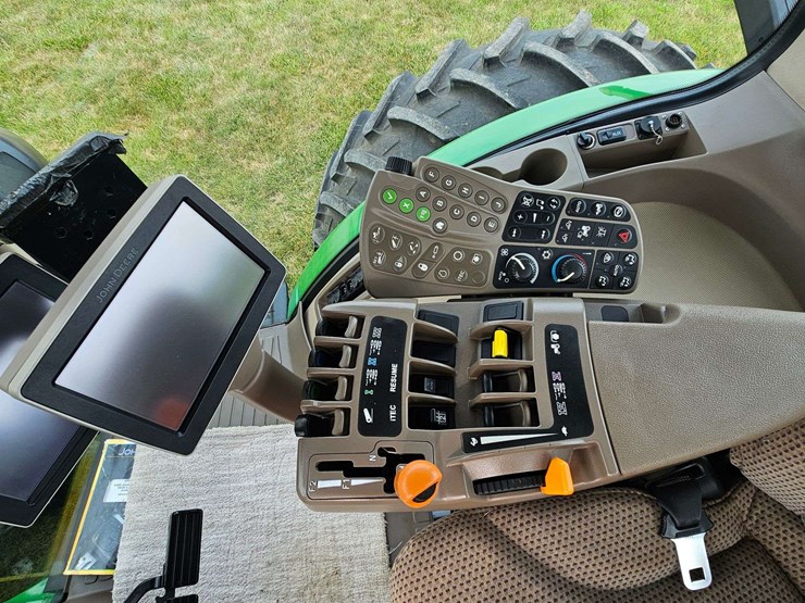 2012-john-deere-8235r-image-9
