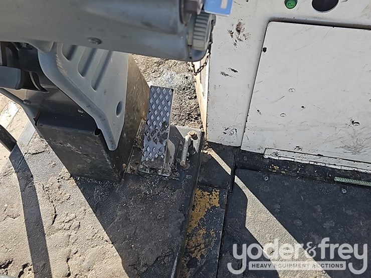 2014-caterpillar-ap-1000e-image-38