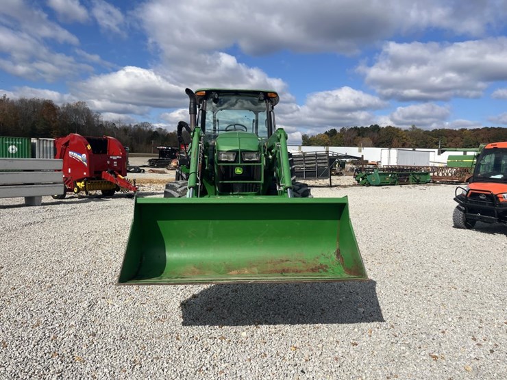 john-deere-6135e-image-3