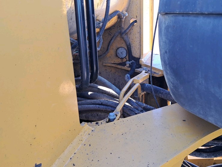 2018-deere-524k-image-27