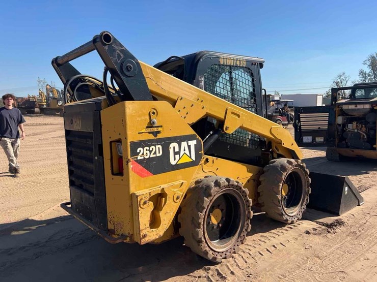 2017-caterpillar-262d-image-4