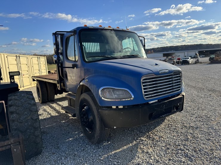 2007-freightliner-108sd-image-3