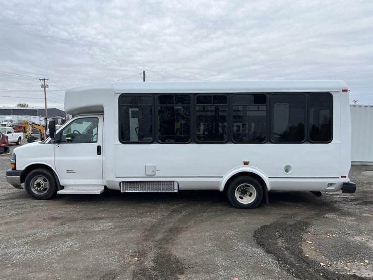 2016-chevrolet-express-paratransit-bus-image-7
