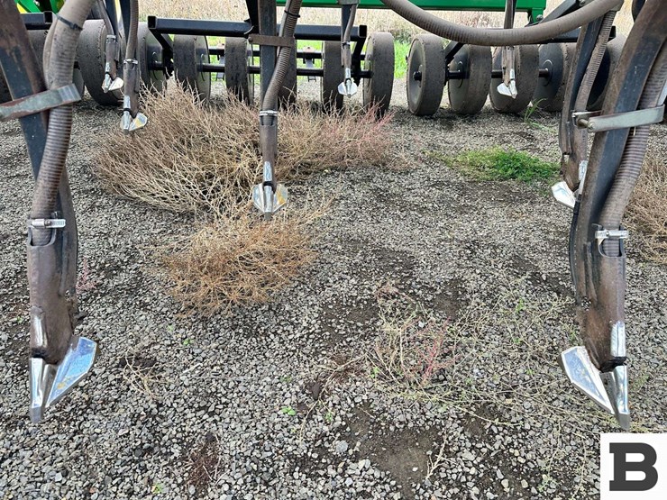 john-deere-1830-image-47