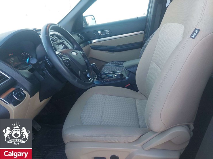 2017-ford-explorer-image-14