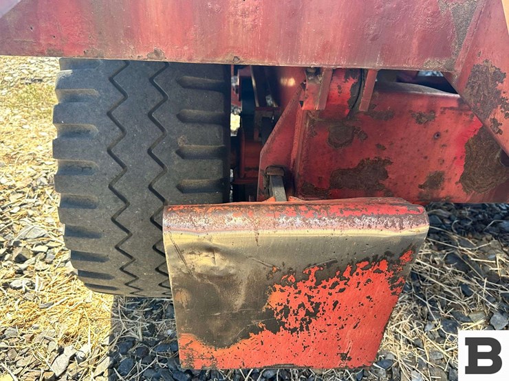 new-holland-1068-image-29