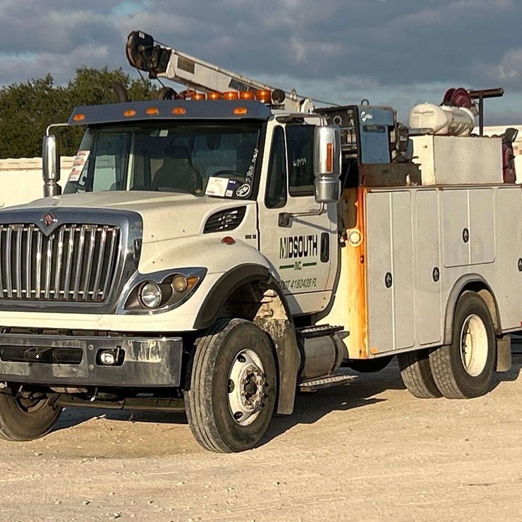 2011 INTERNATIONAL WORKSTAR 7400