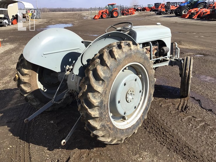 1940-ford-9n-image-7