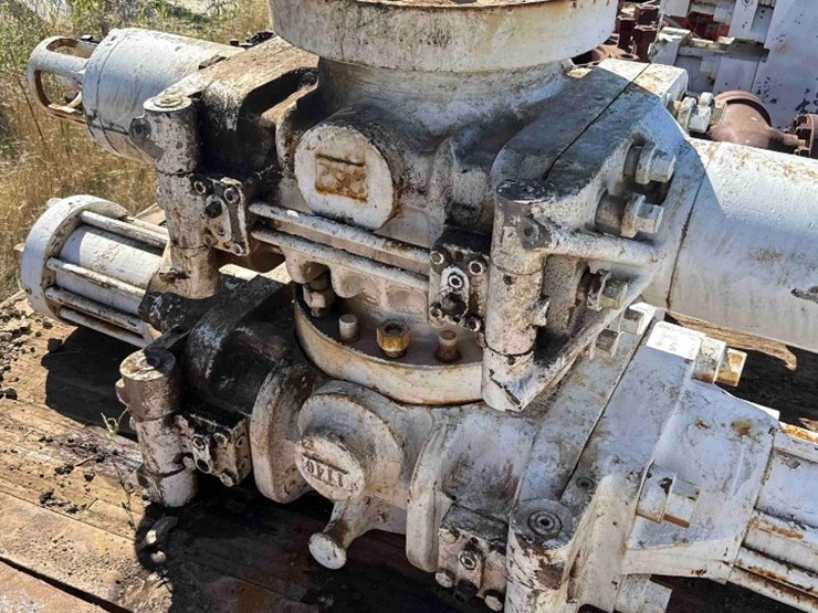 13-5/8-double-ram-bop-image-3