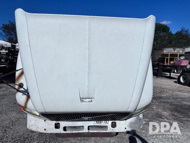 2003-volvo-10-image-65