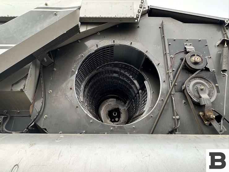 2008-gleaner-r75-image-27