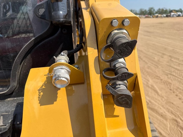 2023-caterpillar-259d3-image-22