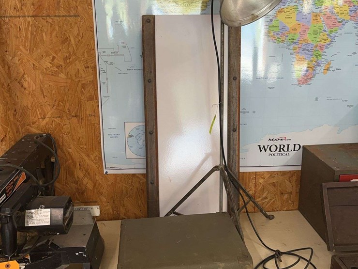 old-box-lamp-&-creeper-image-2