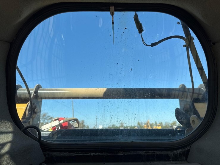 2018-caterpillar-259d-image-34