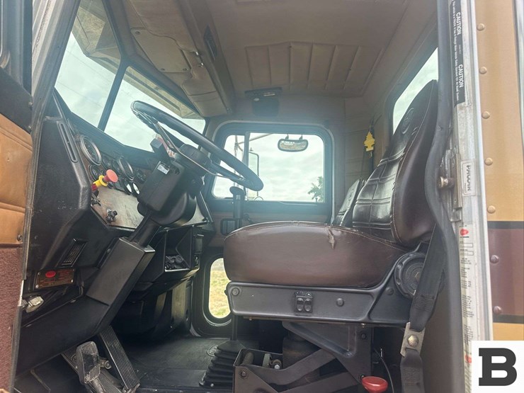 2000-peterbilt-grain-truck---lewiston,-id-image-63