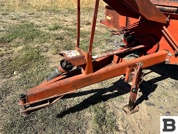 new-holland-1032-image-14