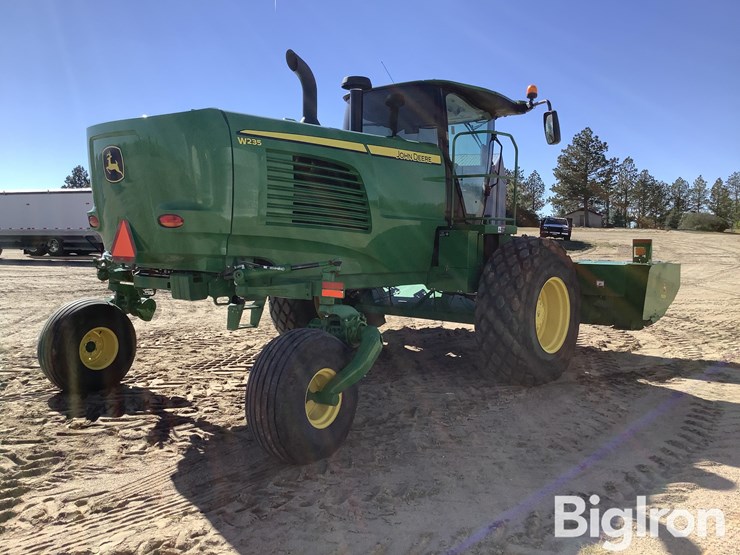 2021-john-deere-w235-image-5