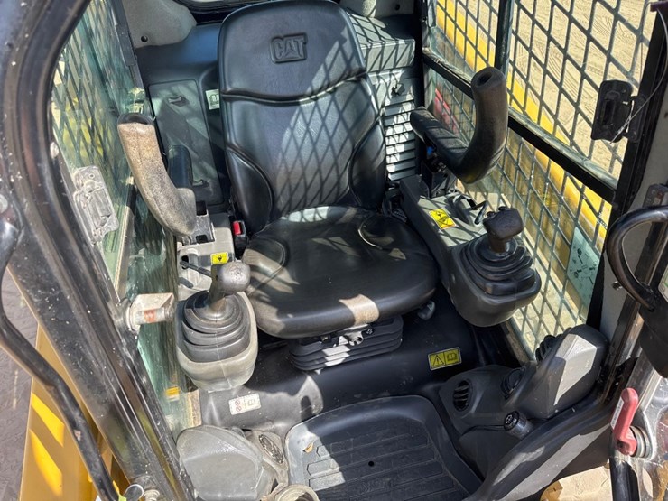 2019-caterpillar-259d-image-24