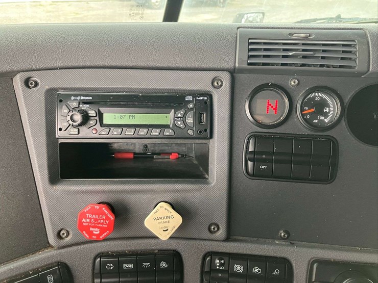 2013-freightliner-cascadia-image-36