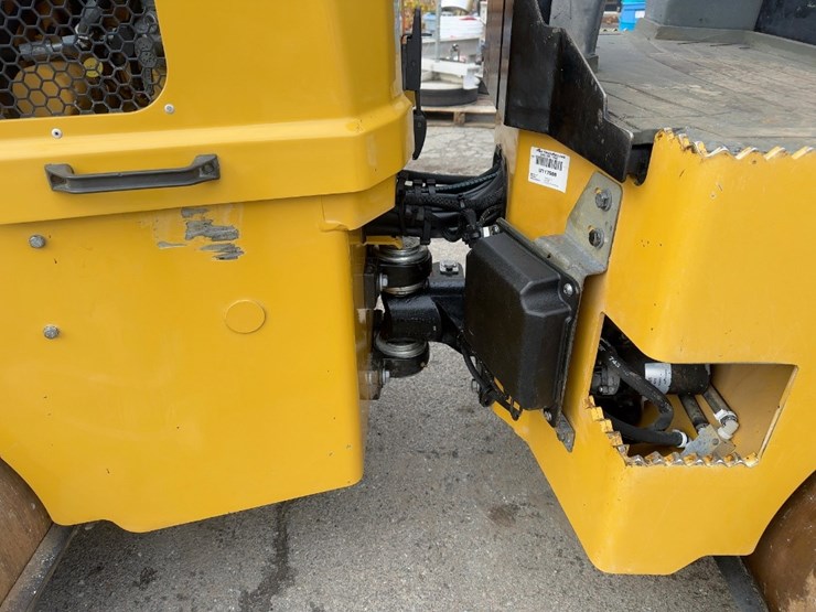 2019-caterpillar-c15-image-13