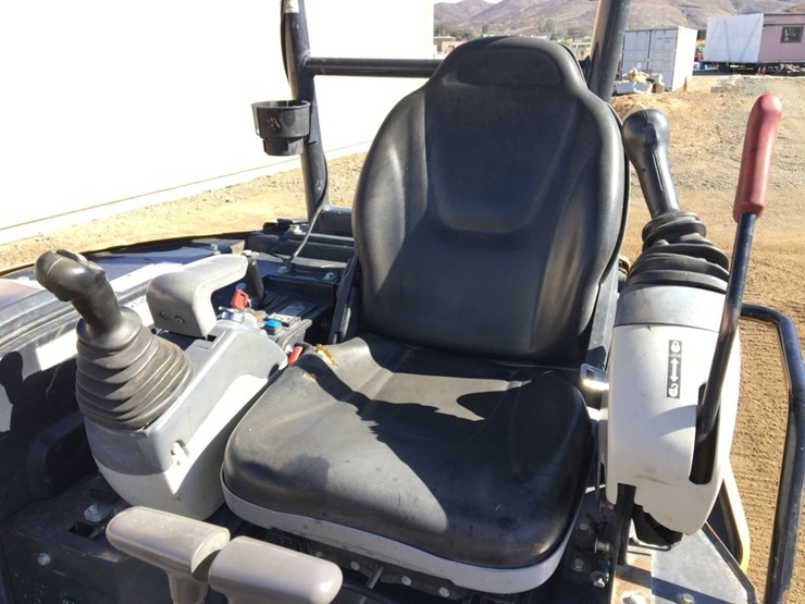 2020-deere-26g-image-6