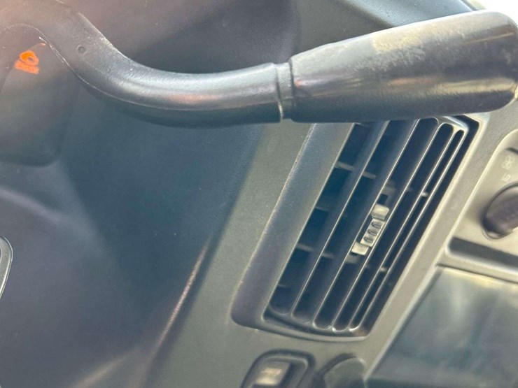 2006-gmc-3500-image-15