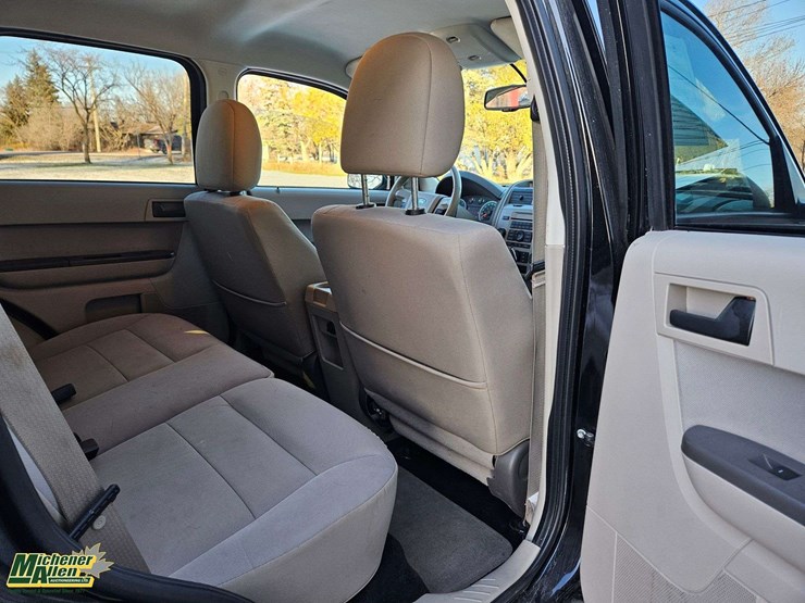 2012-ford-escape-hybrid-image-36