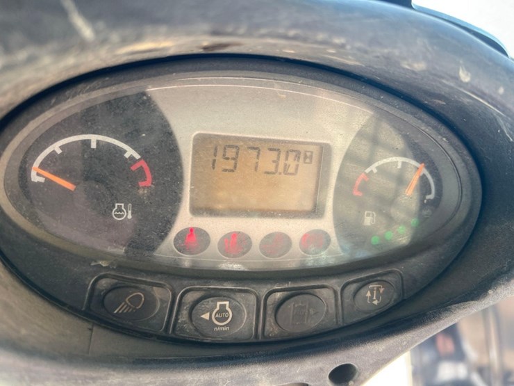 2022-bobcat-s770-image-23