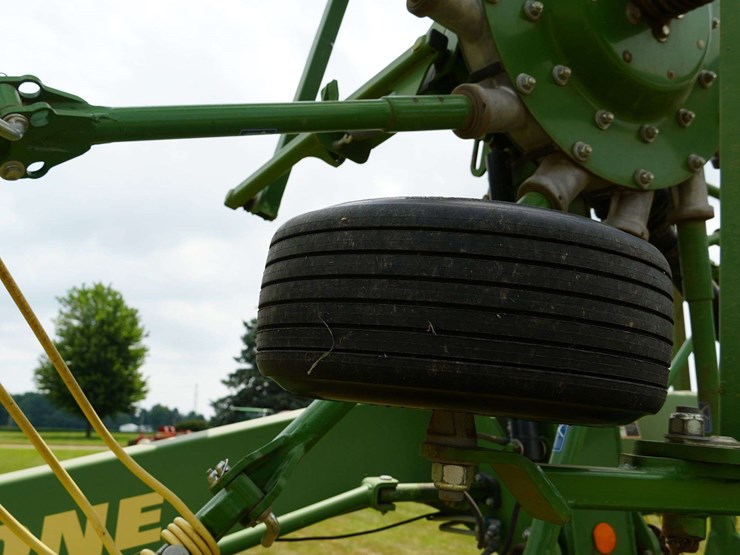 krone-swadro-twin-rotary-hay-rake-image-13