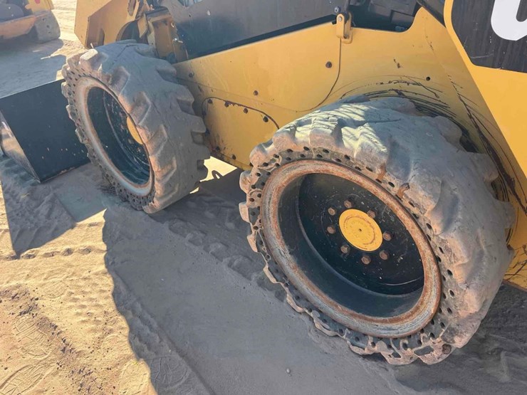 2017-caterpillar-262d-image-18