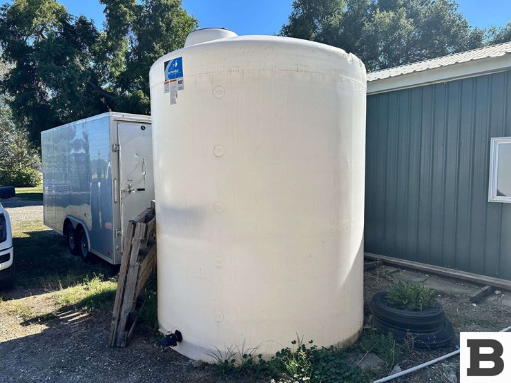 ace-roto-mold-3000-gallon-poly-tank---deer-park,-wa-image-1