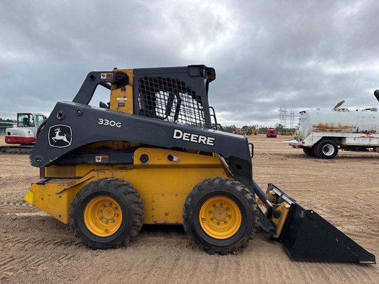 2022-deere-330g-image-5