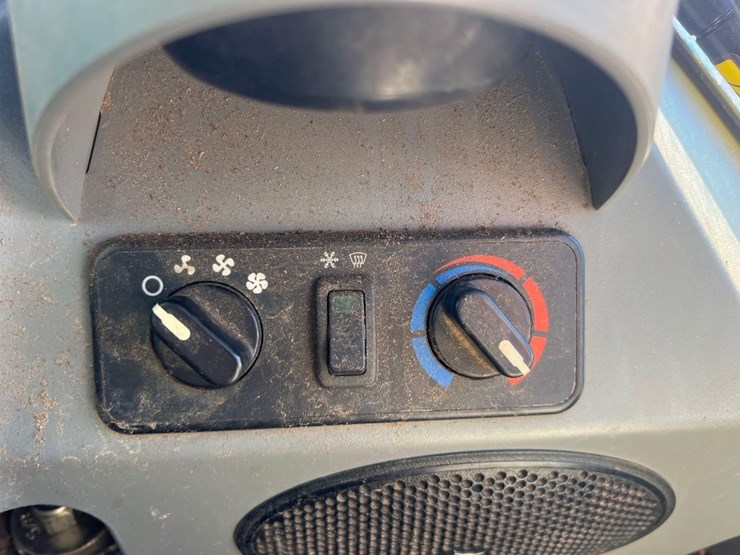 2021-bobcat-t870-image-27